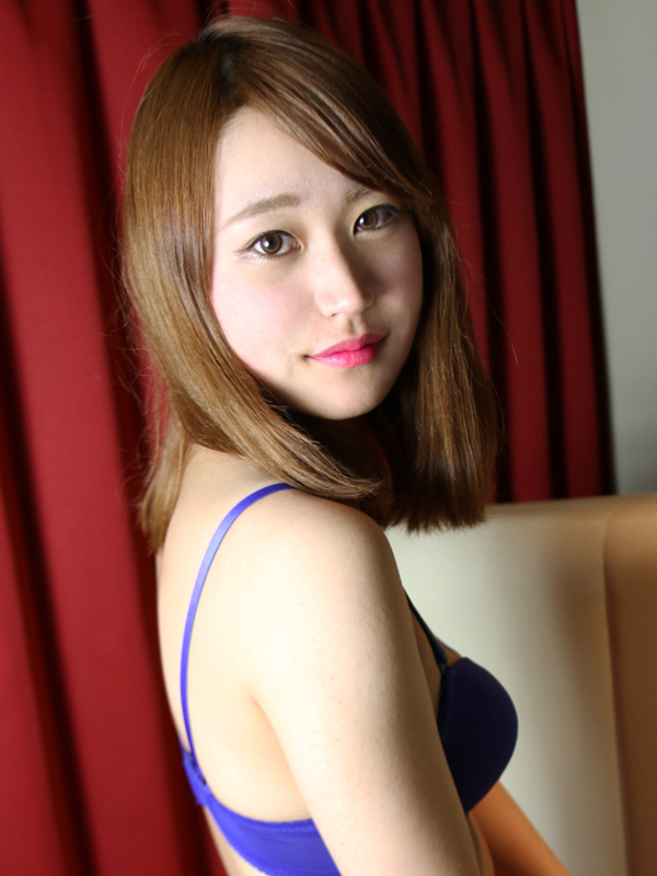 激安ヌキ道楽・京都店 あいな 27歳 T：160　B：84(C)　W：56　H：84